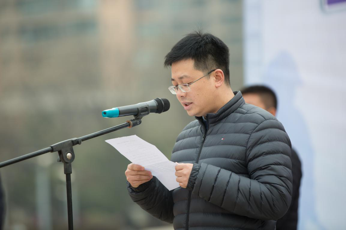 “2018•轩苑暖冬行动”捐赠仪式在宝鸡高新广场隆重举行! “2018•轩苑暖冬行动”捐赠仪式在宝鸡高新广场隆重举行!