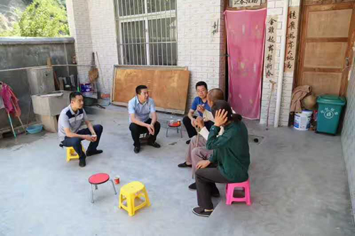 轩苑集团精准扶贫 助力硖石镇大柳树村贫困户