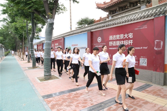 2018年6月25日，轩苑集团员工观摩学习轩苑世家三期施工现场