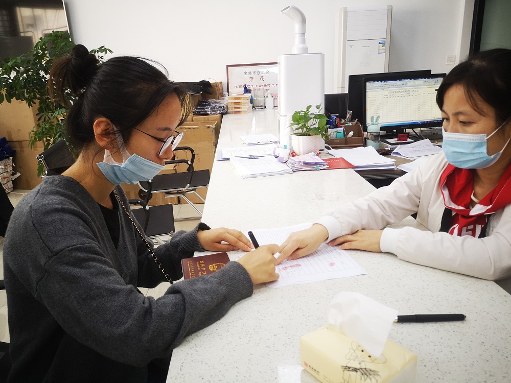 第六届“金秋圆梦•爱心助学”第二批助学金今日发放，60名贫困生每人5000元