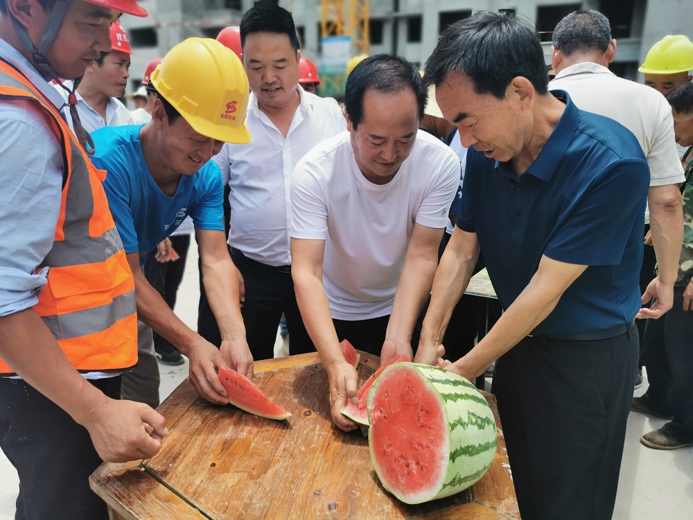 夏日送清凉 | 集团工会慰问一线