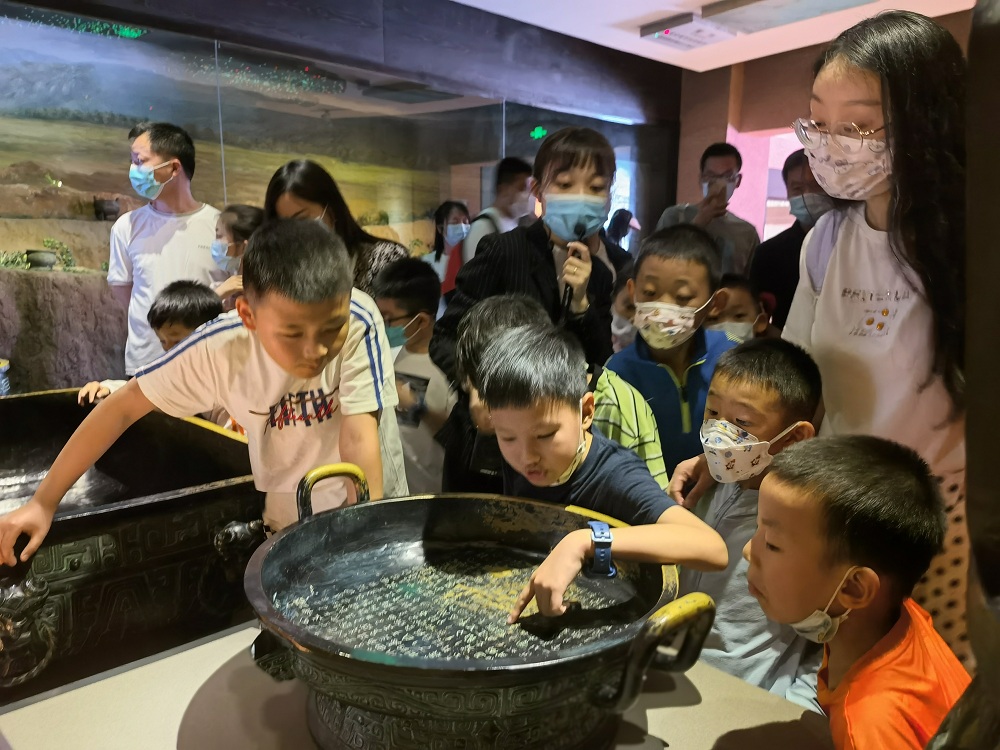 “逐梦童真•未来可期”轩苑集团六一亲子活动走进宝鸡青铜器博物院